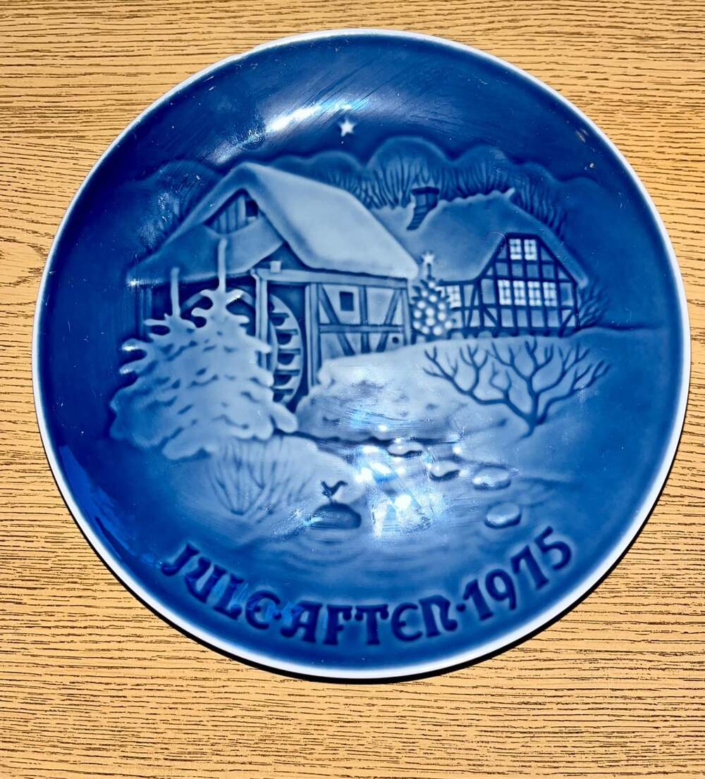 Vintage Bing Grøndahl Collector Christmas Plates – 1974 & 1975 – Excellent Condi